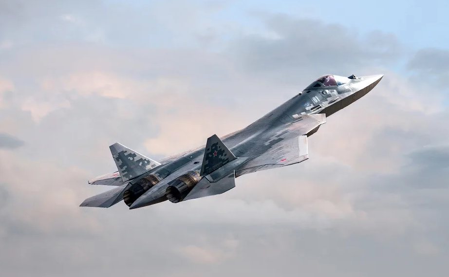 Су-57 в полете