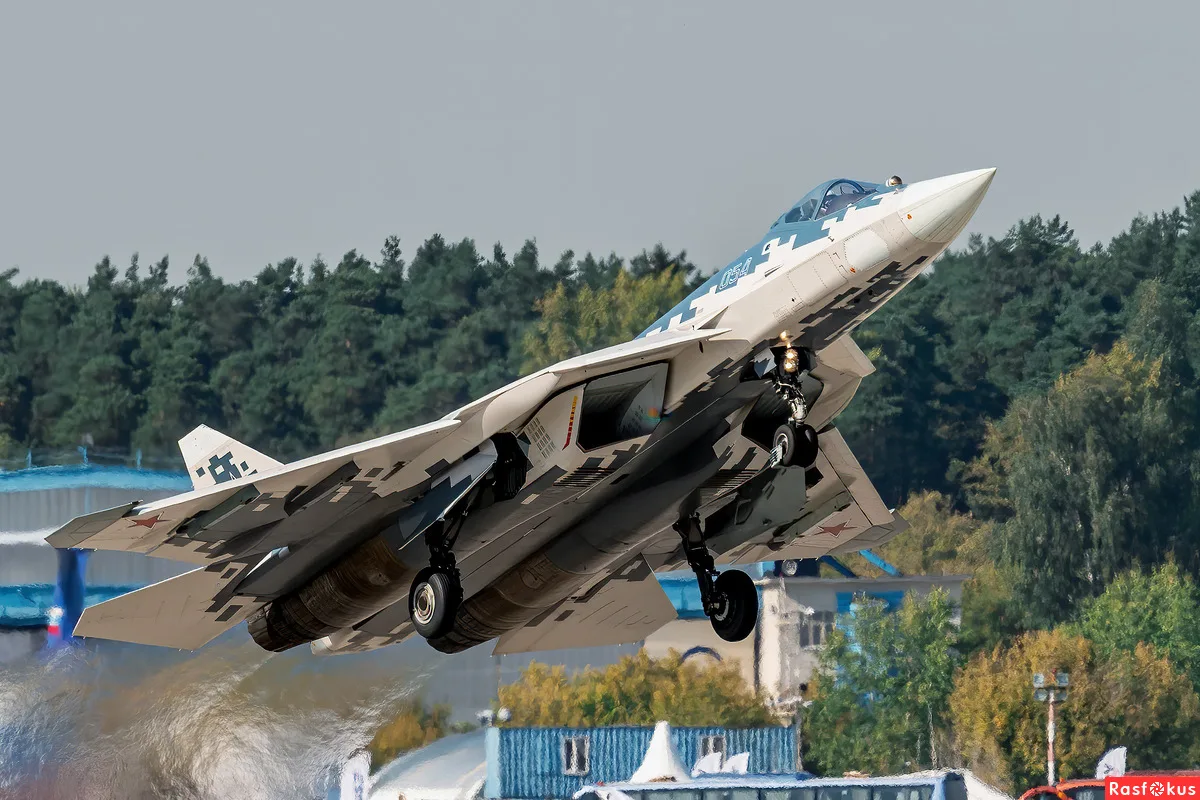 Су-57 на взлете